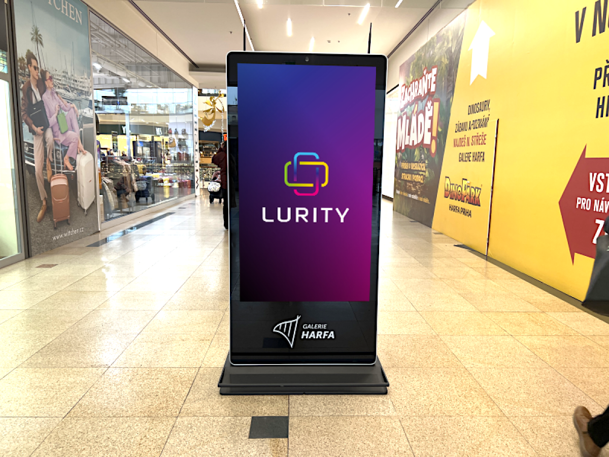 S16 1 patro východ Wittchen, Sinsay — DOOH screen at Galerie Harfa vertikal A, Praha