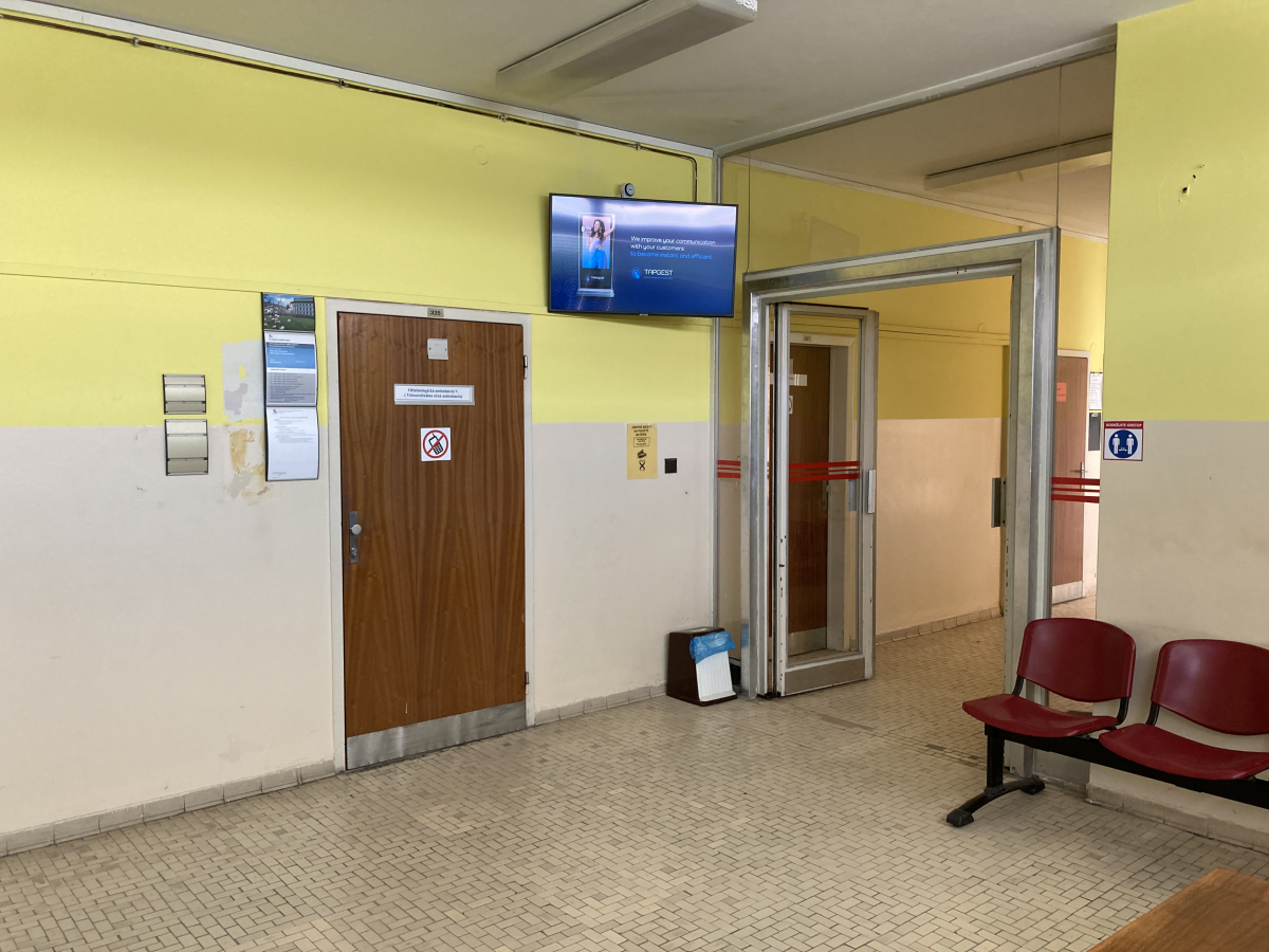 31 Oftalmologicka ambulancia 3.p — DOOH obrazovka v Fakultná nemocnica s poliklinikou F. D. Roosevelta Banská Bystrica, Banská Bystrica