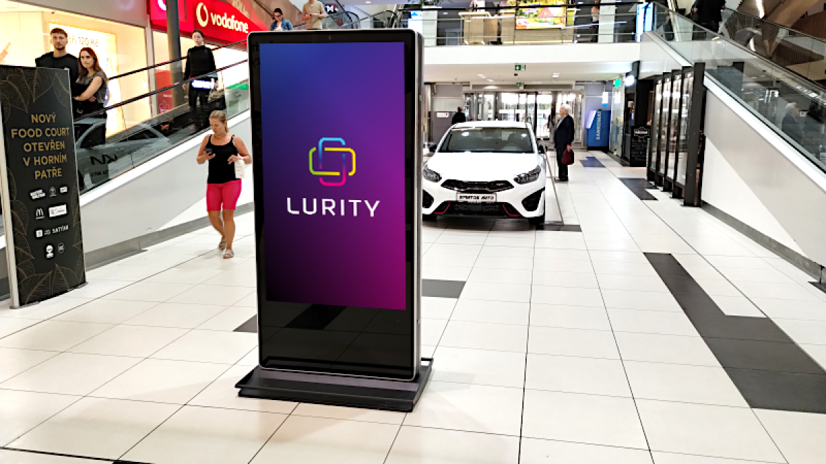 Futurum HK - Guess 1B — DOOH screen at Nákupní centrum Futurum Hradec, Hradec Králové
