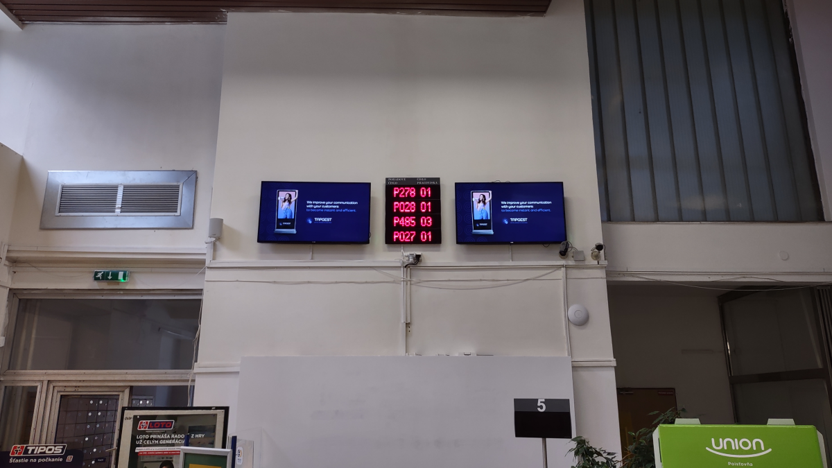 Pošta 4 Bratislava Karloveská B — DOOH obrazovka v Posta 4 Bratislava, Bratislava