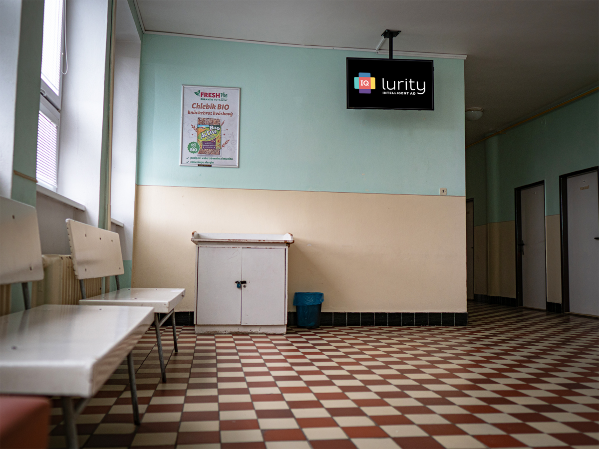 M11, Zdrav. zar. Komenského 37/A, KE — DOOH screen at Poliklinika Sever, Košice