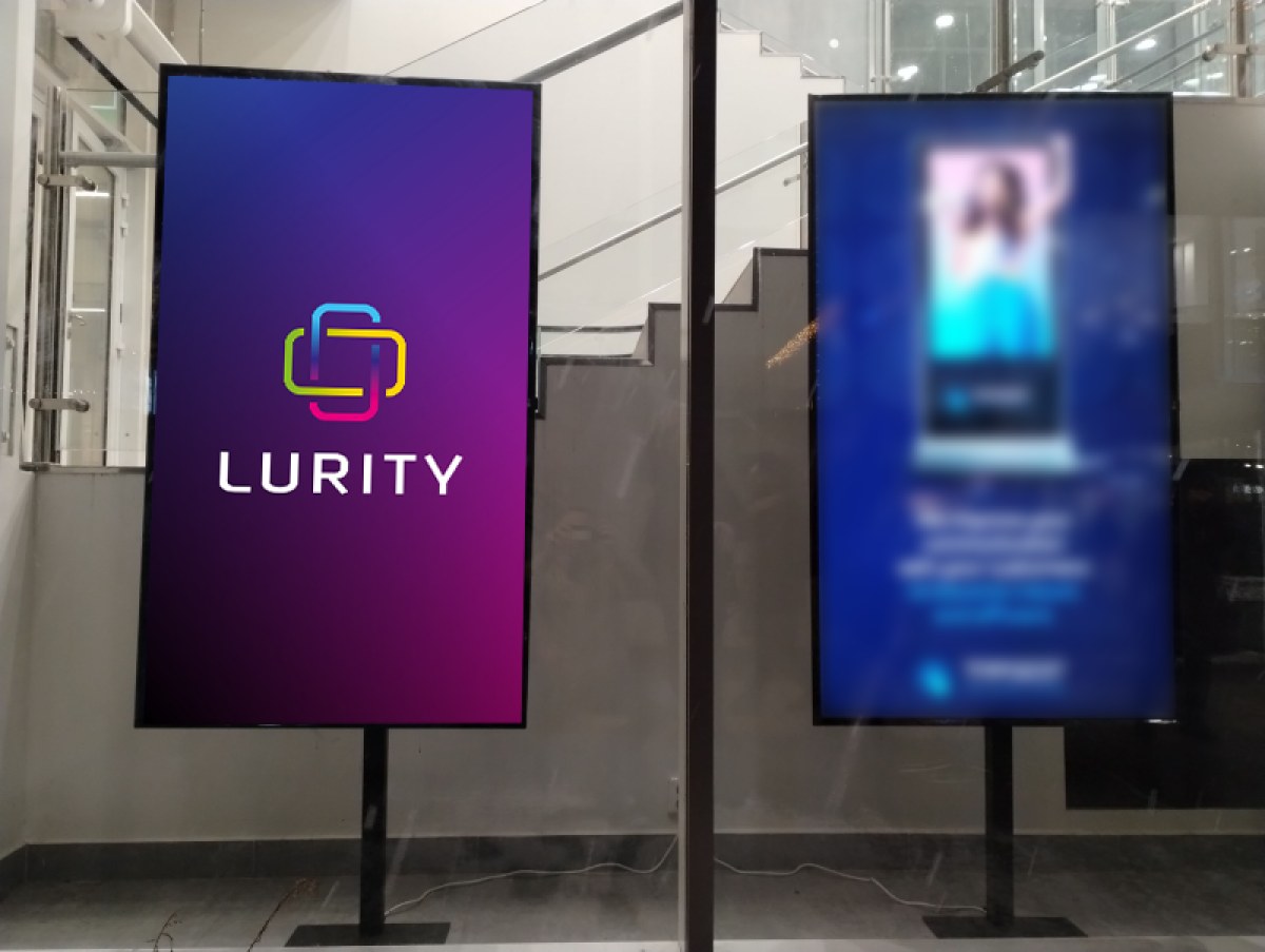 OC Háje Praha Bankomaty 8 levá — DOOH screen at OC Haje - levá, Praha