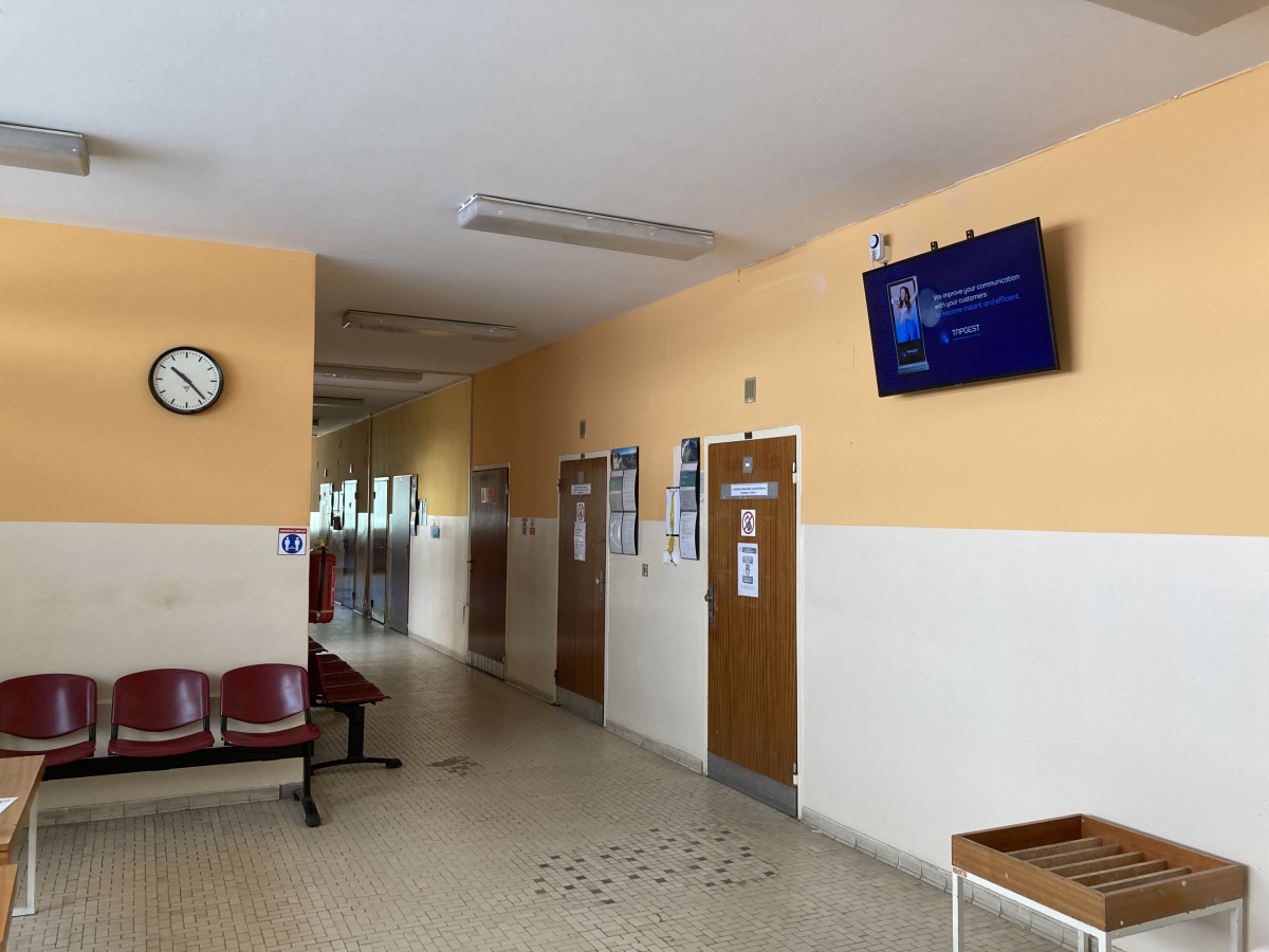22 Diabetologicka ambulancia 1.p — DOOH obrazovka v Fakultná nemocnica s poliklinikou F. D. Roosevelta Banská Bystrica, Banská Bystrica