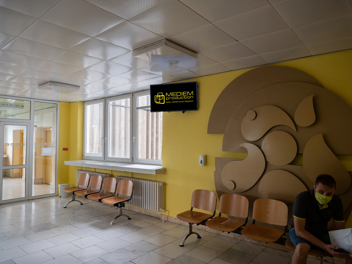 M59 - urologické oddelenie, Nemocnica sv. Reimana, ul. Jána Hollého 14, PO — DOOH-Bildschirm in Fakultná nemocnica J.A. Reimana, Prešov