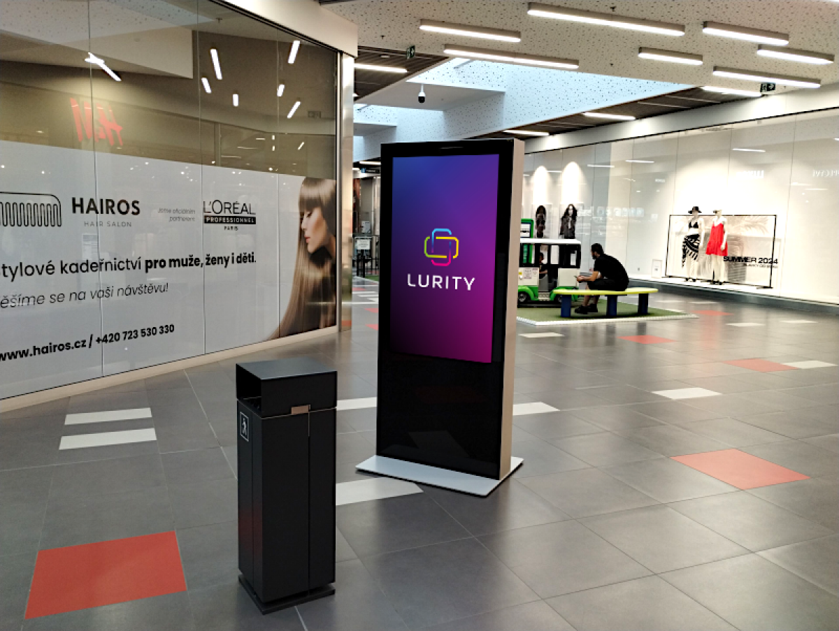 OC Fryda 2B H&M — DOOH screen at OC Frýda, Frýdek-Místek