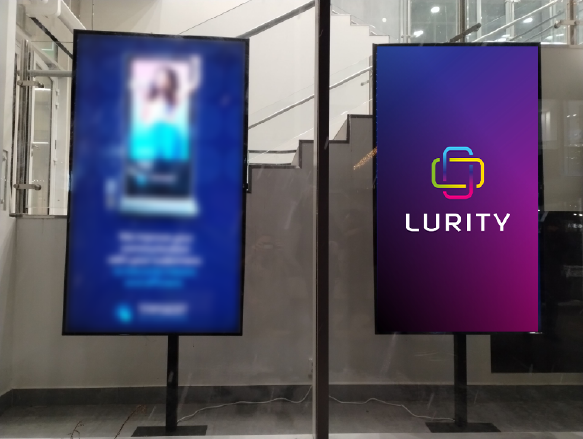 OC Háje Praha Bankomaty 7 pravá — DOOH screen at OC Háje - pravá, Praha