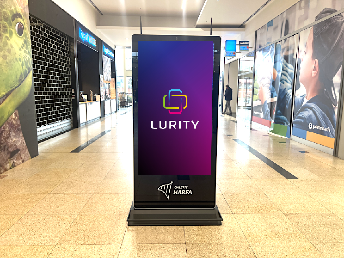 S15 1 patro vchod Wittchen,Sinsay — DOOH screen at Galerie Harfa vertikal B, Praha