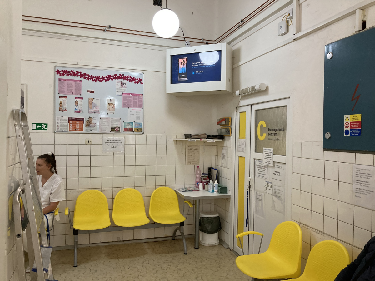 56 Mamograficke centrum — DOOH screen at Fakultná nemocnica Trenčín, Trenčín