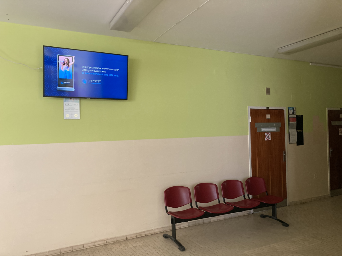 29 Gynekologicko porodnicka ambulancia 2.p — DOOH obrazovka v Fakultná nemocnica s poliklinikou F. D. Roosevelta Banská Bystrica, Banská Bystrica