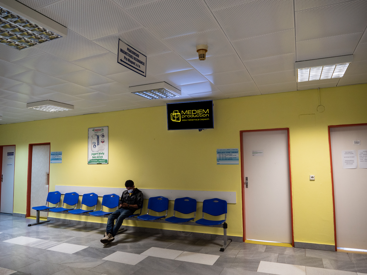 M54 - Anesteziológia, Pracovná zdrav. služba -  Nemocnica sv. Reimana, ul. Jána Hollého 14, PO — DOOH-Bildschirm in Fakultná nemocnica J.A. Reimana, Prešov