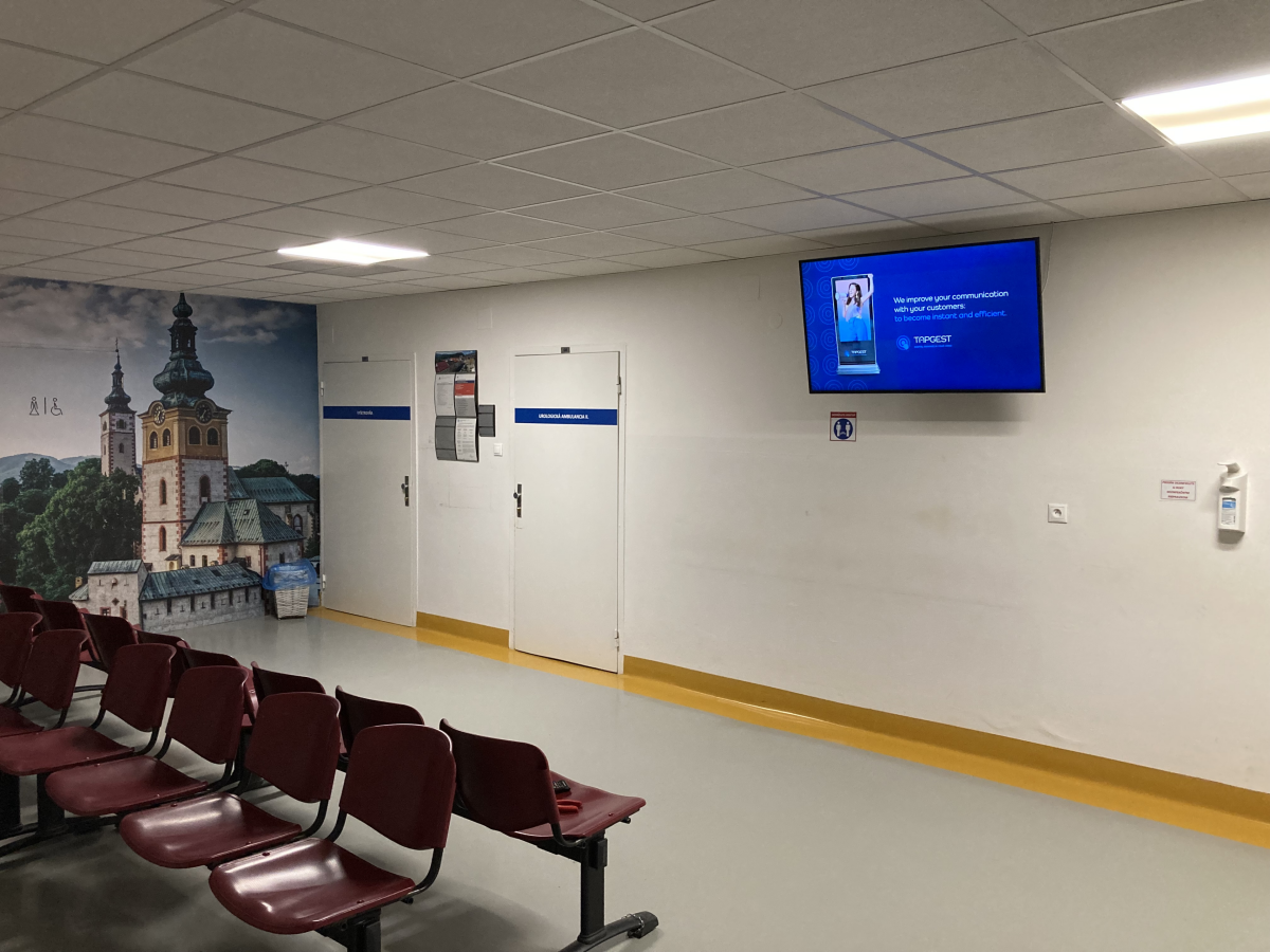 17 Urologicka ambulancia prizemie — DOOH obrazovka v Fakultná nemocnica s poliklinikou F. D. Roosevelta Banská Bystrica, Banská Bystrica