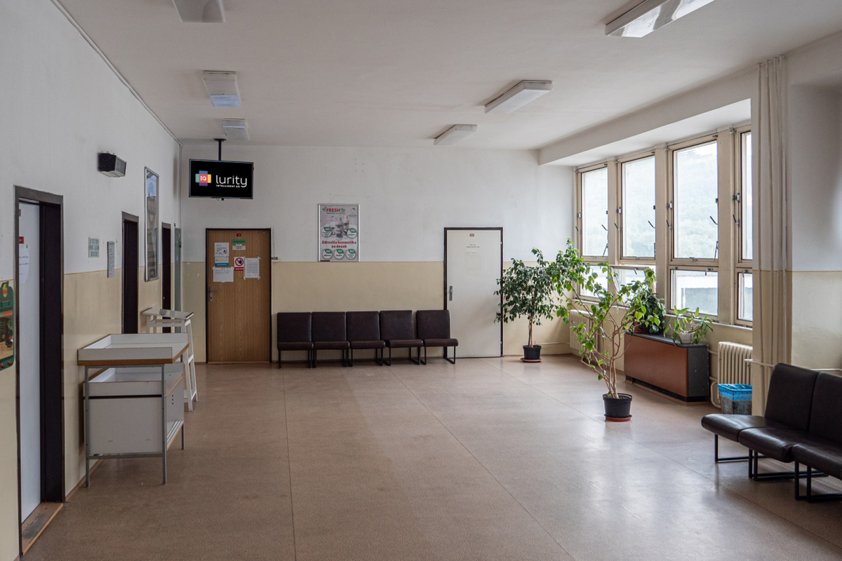 Mediem 34 — DOOH obrazovka v Poliklinika nad Jazerom, Košice