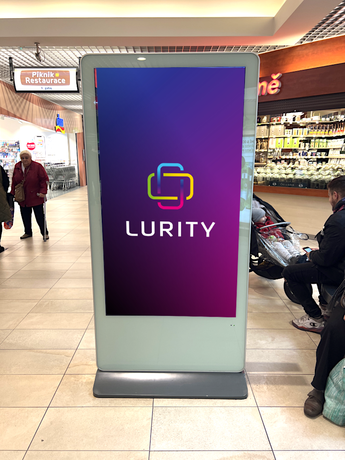 Yves Rocher — DOOH screen at OC ELAN, Havířov