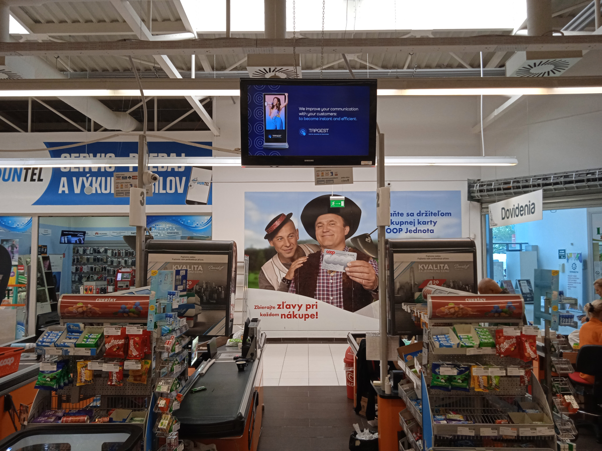 COOP DL Center 001 B — DOOH screen at COOP Jednota - Orechová 60, Dunajská Lužná, Dunajská Lužná