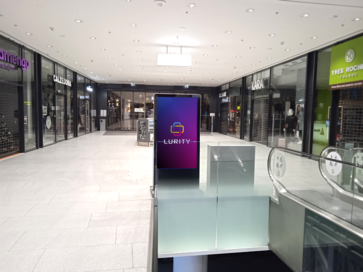 Quadrio 0 Točíci hlava záď — DOOH screen at Quadrio Shopping Station, Praha