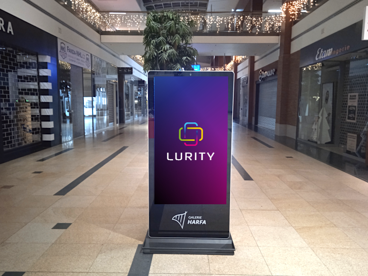 S9 Levá chodba, Etam, Sephora, H&M — DOOH screen at Galerie Harfa vertikal B, Praha