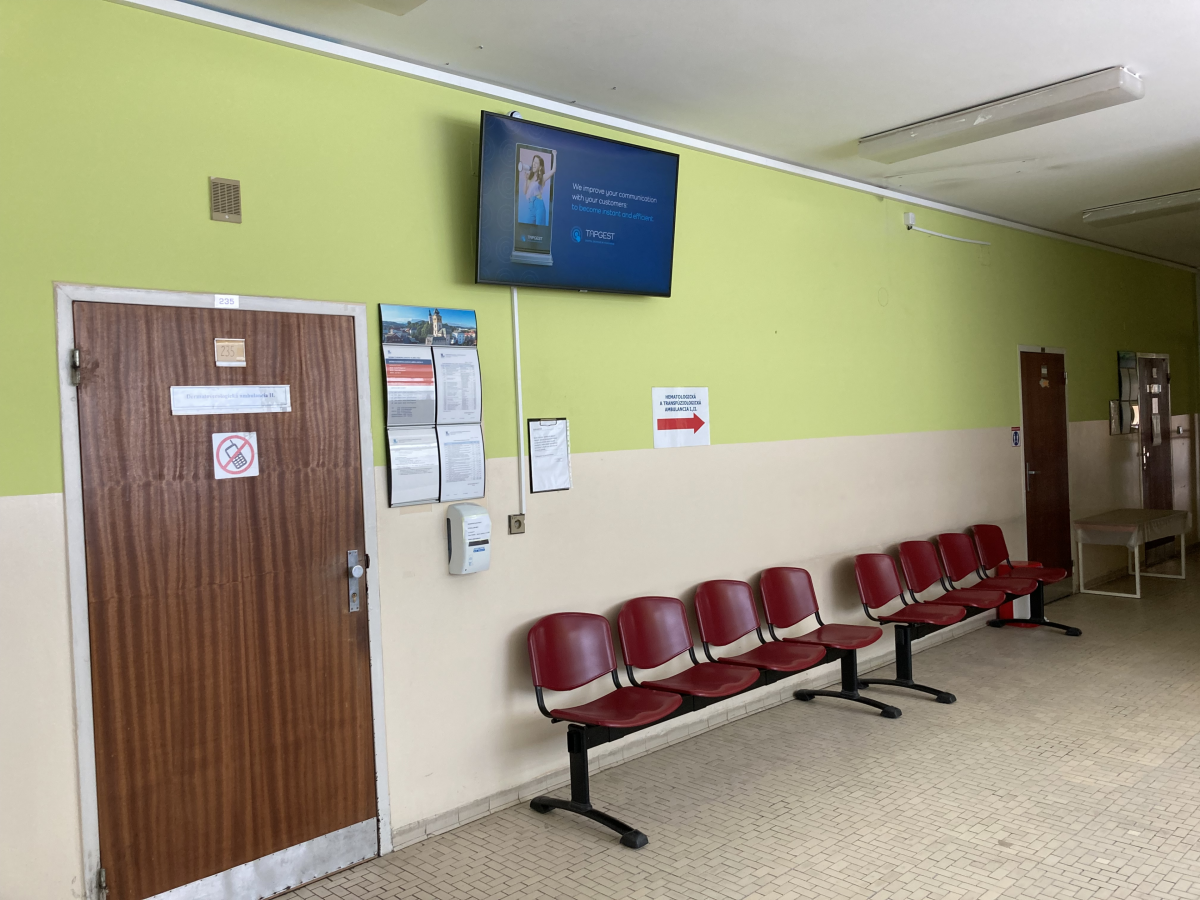 27 Dermatoverologicka ambulancia 2.p — DOOH obrazovka v Fakultná nemocnica s poliklinikou F. D. Roosevelta Banská Bystrica, Banská Bystrica