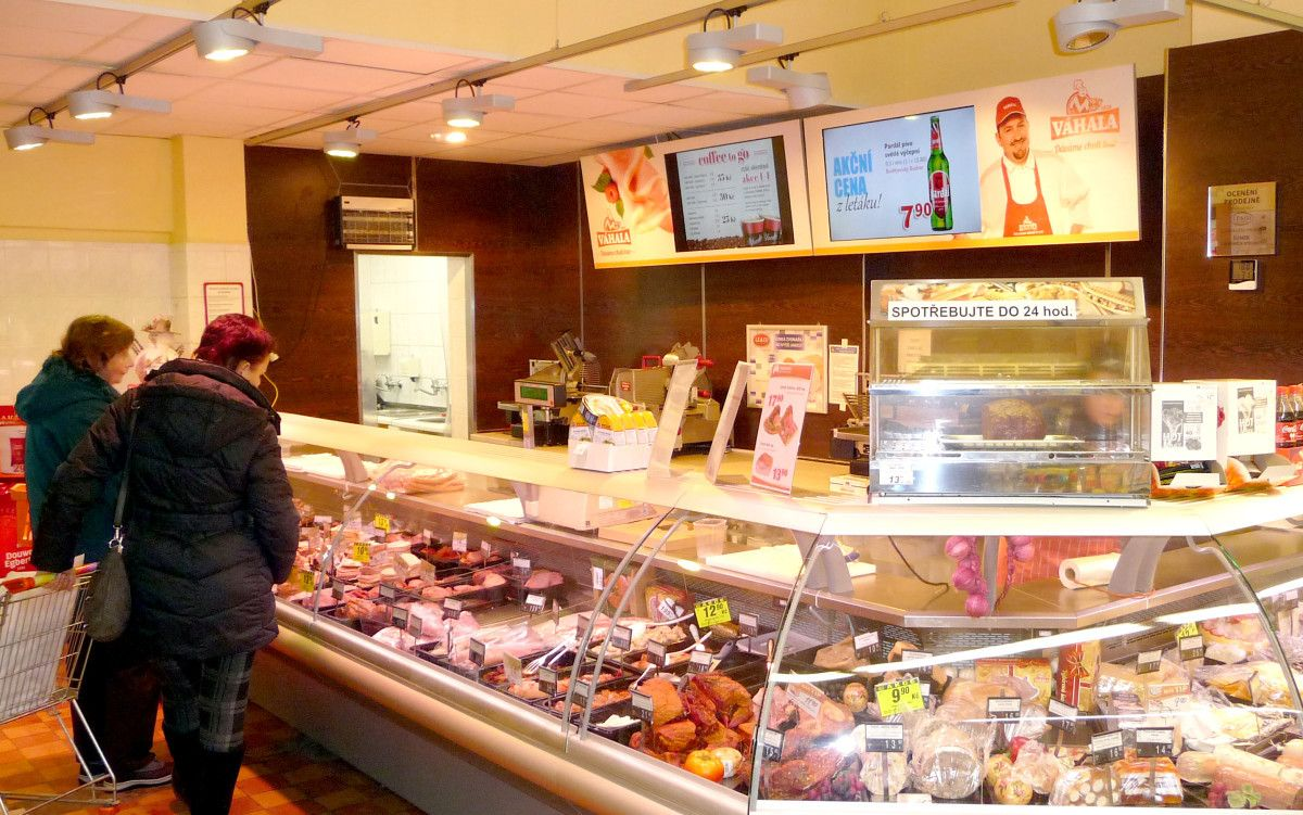 Potraviny Hořice - Obslužný pult — DOOH screen at Potraviny Hořice,nám. Jiřího z Poděbrad 154, Hořice