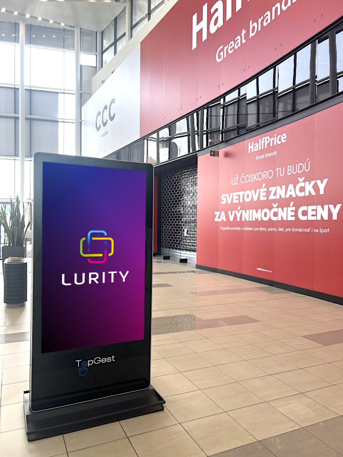 Avion 1B — DOOH screen at Avion Shopping Park, Bratislava
