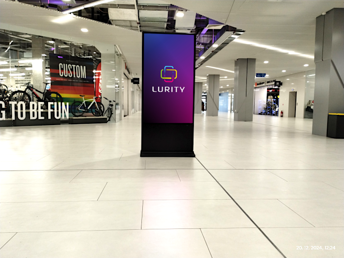 OC Tehelko 1B Požičovňa a servis — DOOH screen at OC Tehelko, Bratislava