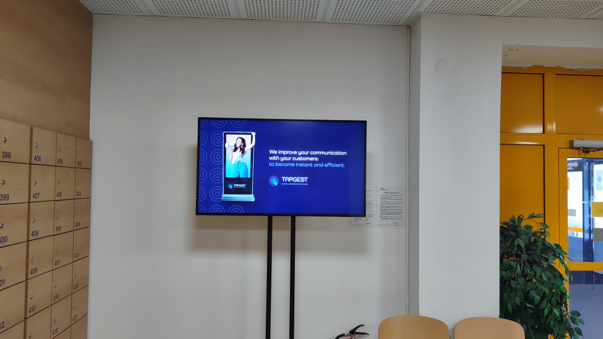 Pošta 3 Bratislava - B — DOOH obrazovka v Pošta 3 Bratislava, Bratislava