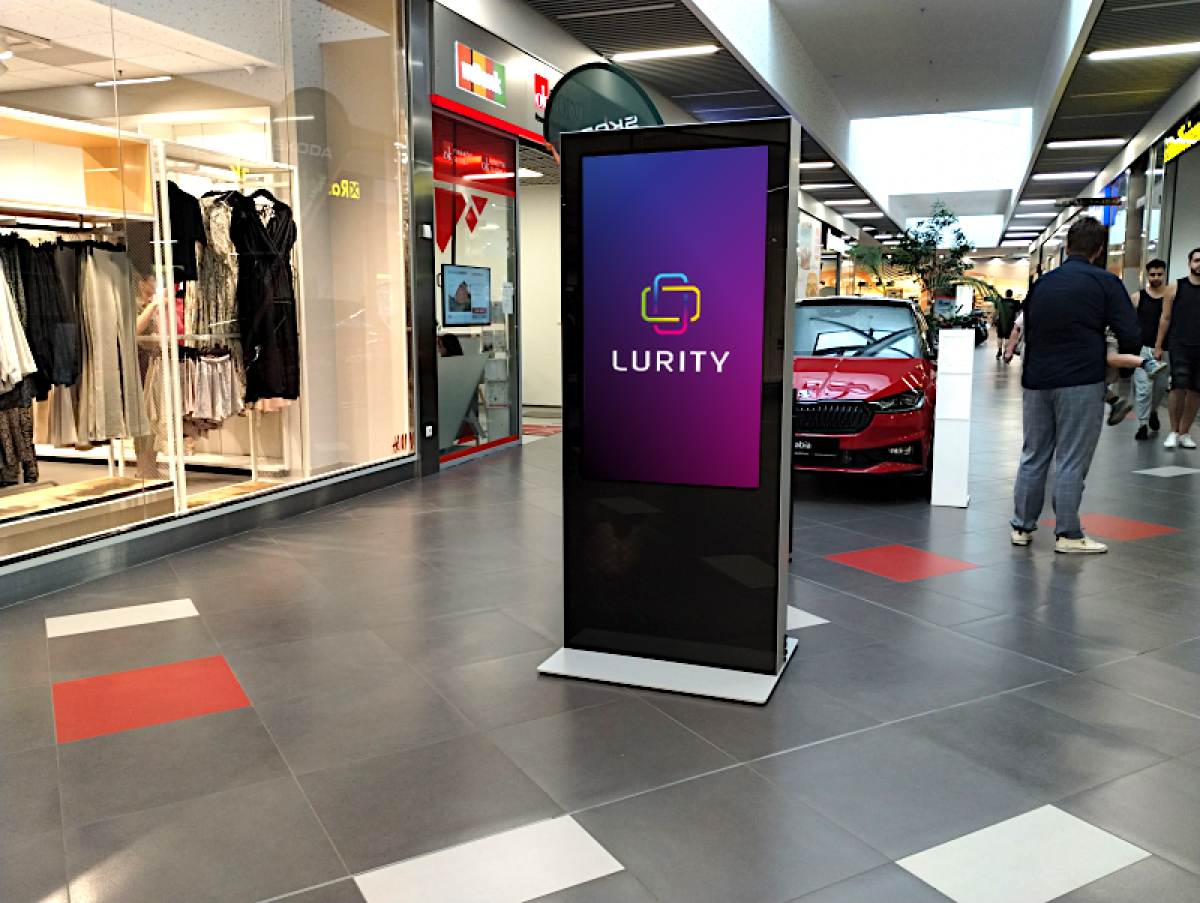 OC Fryda 2A Raiffeiserbank — DOOH screen at OC Frýda, Frýdek-Místek