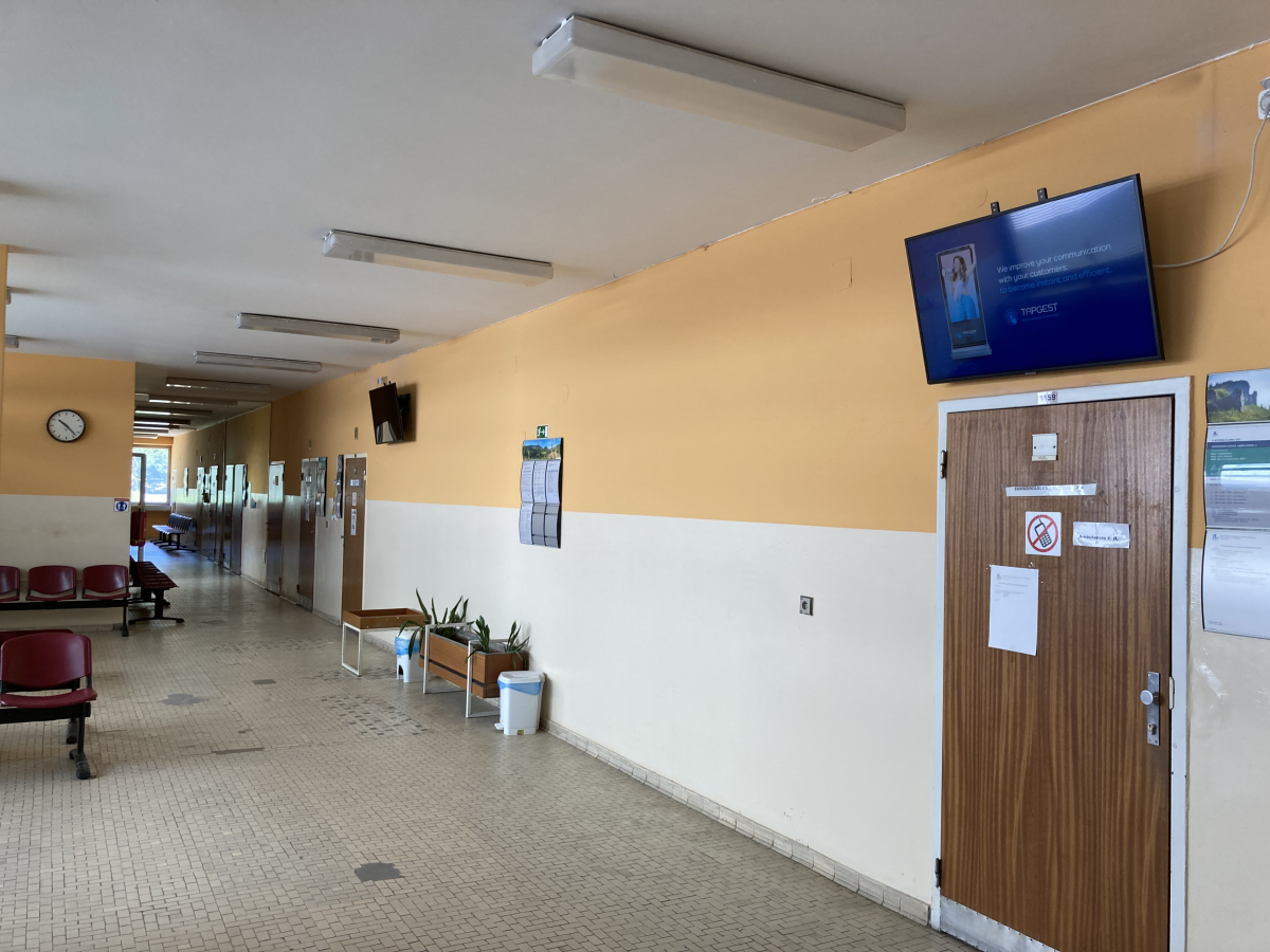 21 Endokrinologicka ambulancia 1.p — DOOH obrazovka v Fakultná nemocnica s poliklinikou F. D. Roosevelta Banská Bystrica, Banská Bystrica