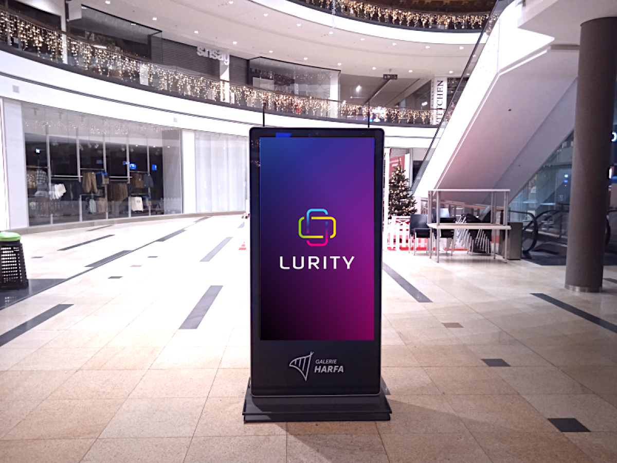 S10 Levá chodba, eskalátory, H&M — DOOH screen at Galerie Harfa vertikal A, Praha
